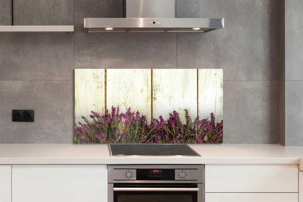 Szkło do Kuchni na Ścianę Fioletowe Kwiaty na Drewnie