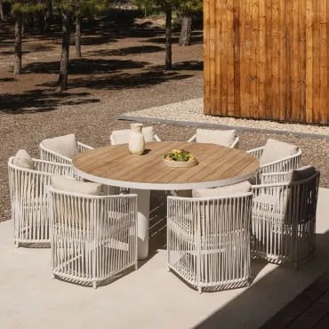 Zestaw Okrągłych Stołów Riviera O Średnicy 180 Cm Z Drewna Tekowego I Aluminium Oraz 8 Krzeseł Ogrodowych Sophie Z Aluminium I P Gardenia Biel - Sklum