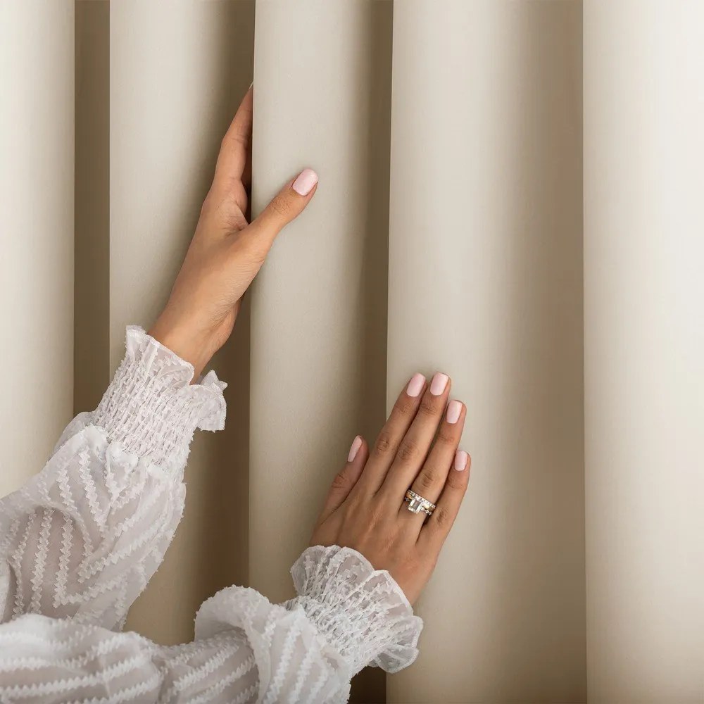 Kremowa zasłona częściowo zaciemniająca (dimout) 140x250 cm Carli – Restilo