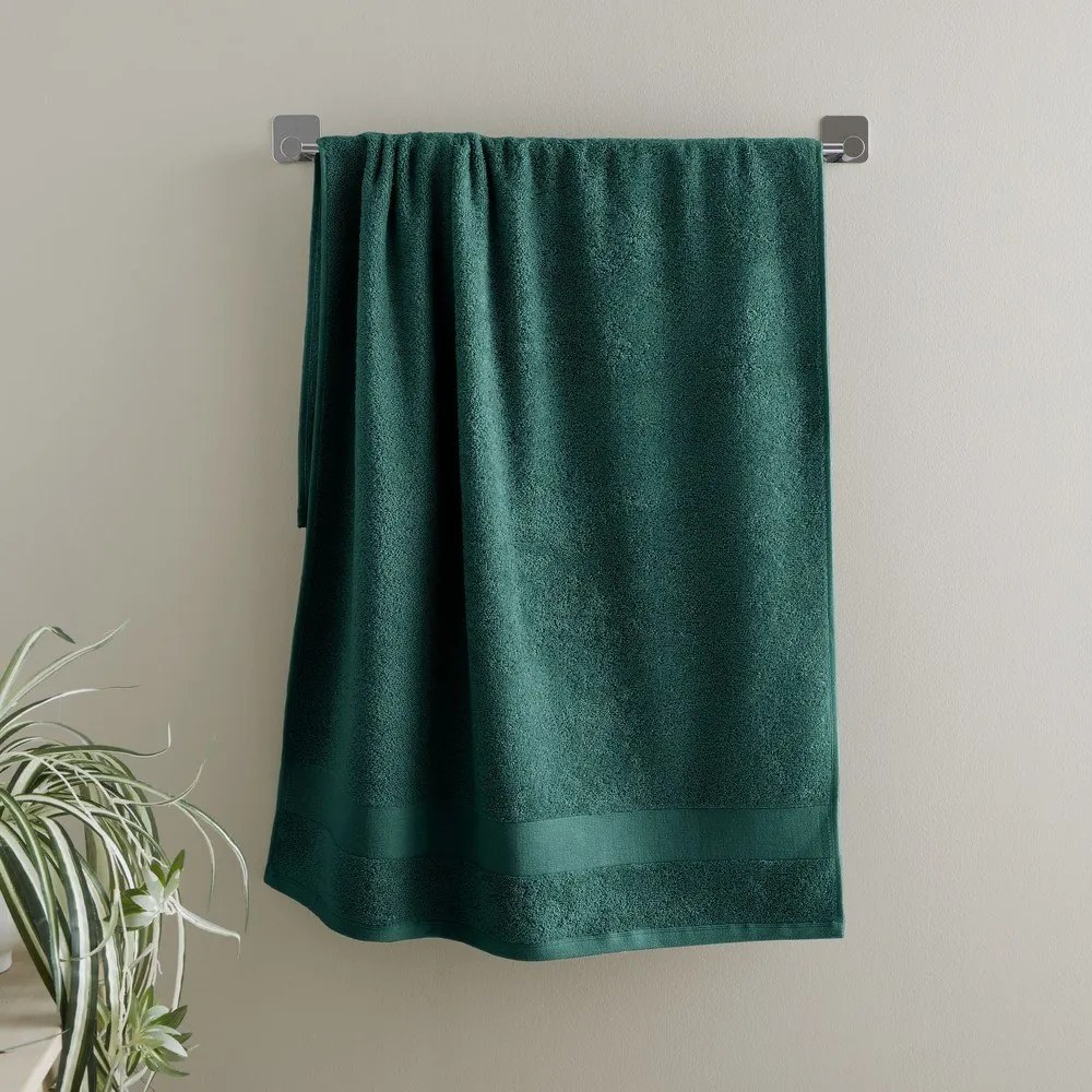 Ciemnozielony bawełniany ręcznik kąpielowy frotte 70x120 cm Anti-Bacterial – Catherine Lansfield