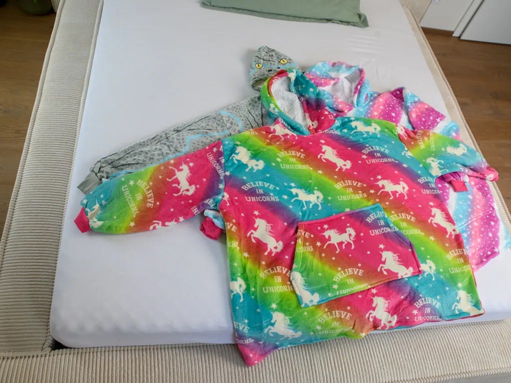 Koc bluza z rękawami i kapturem ALICORN kolorowa