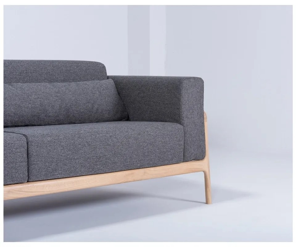 Ciemnoszara sofa z konstrukcją z litego drewna dębowego Gazzda Fawn, 210 cm