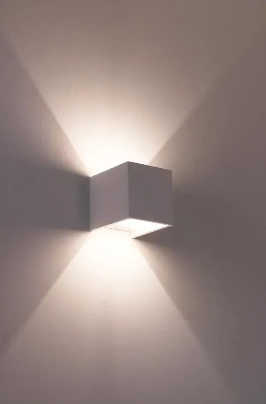 Minimalistyczny kinkiet E075 F7-G84