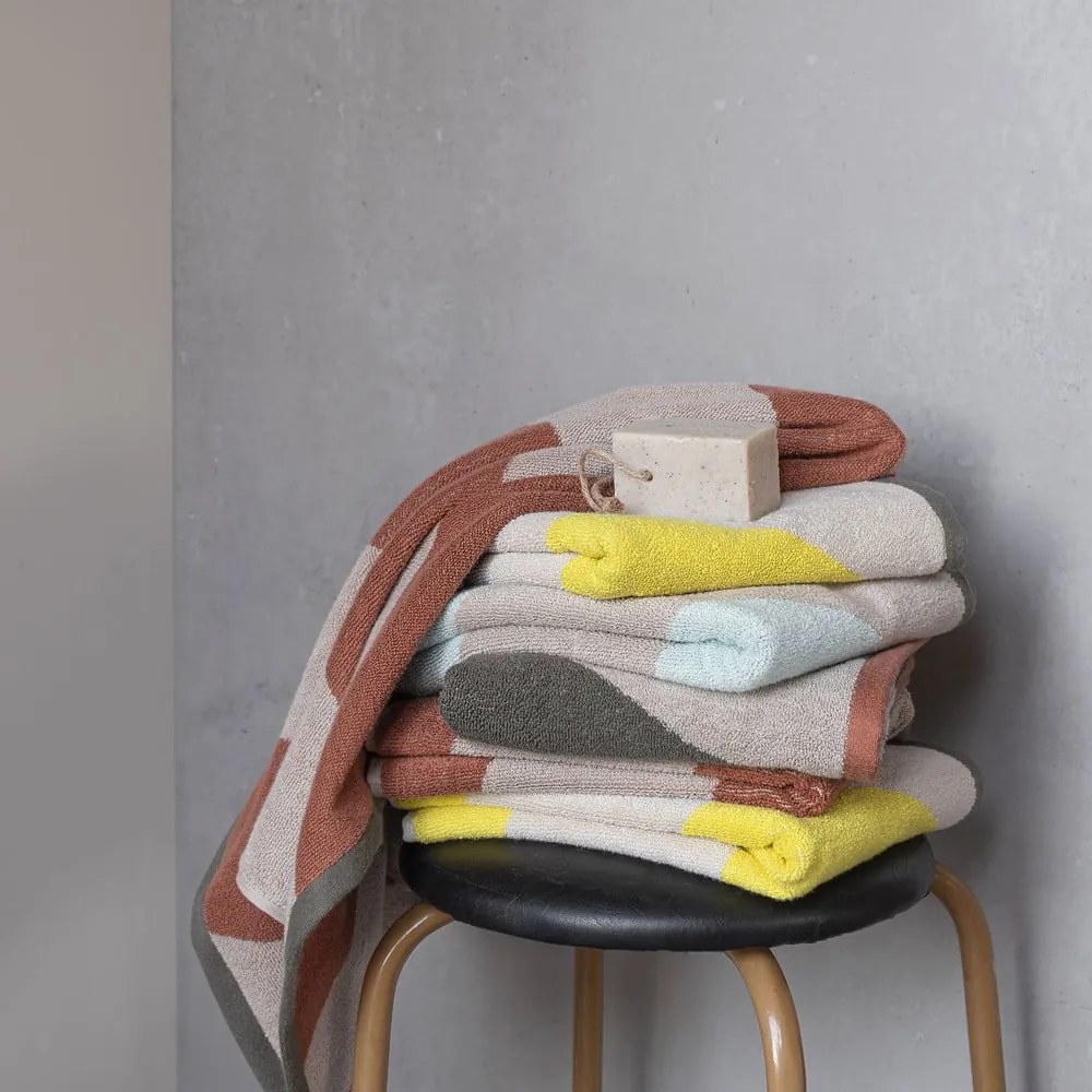 Ręcznik z bawełny organicznej frotte w kolorze khaki 50x90 cm Diagonal – Mette Ditmer Denmark