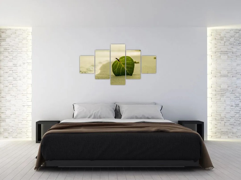 Obraz liścia w piasku (125x70 cm)
