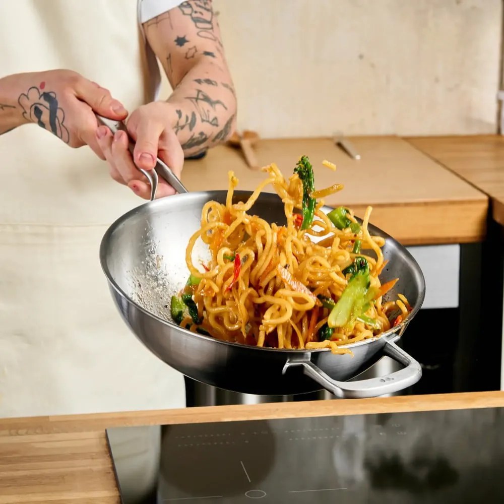 Patelnia wok ze stali nierdzewnej z pokrywką ø 30 cm Lucca 3.0 – FABINI