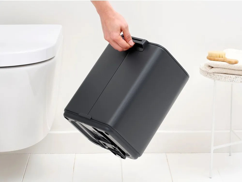 Ciemnoszary stalowy kosz na śmieci z pedałem 7 l Bo – Brabantia