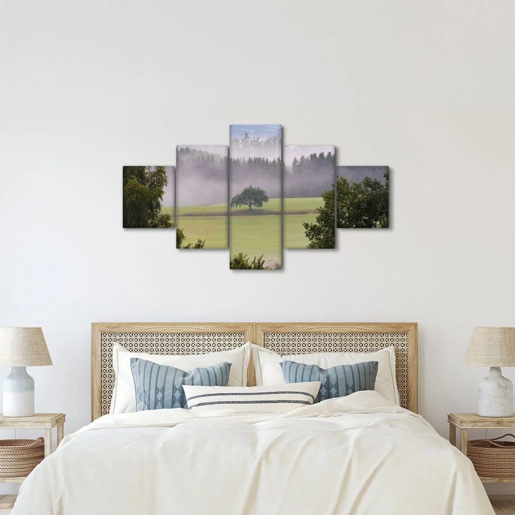 Obraz łąki z drzewem (125x70 cm)