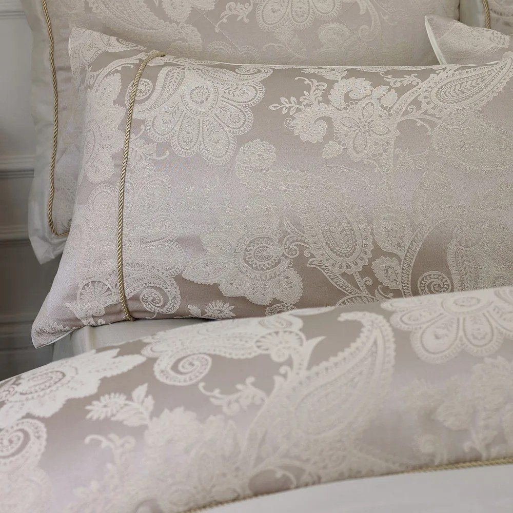 Jasnobrązowa pościel dwuosobowa żakardowa 200x200 cm Opulent Jacquard – Catherine Lansfield