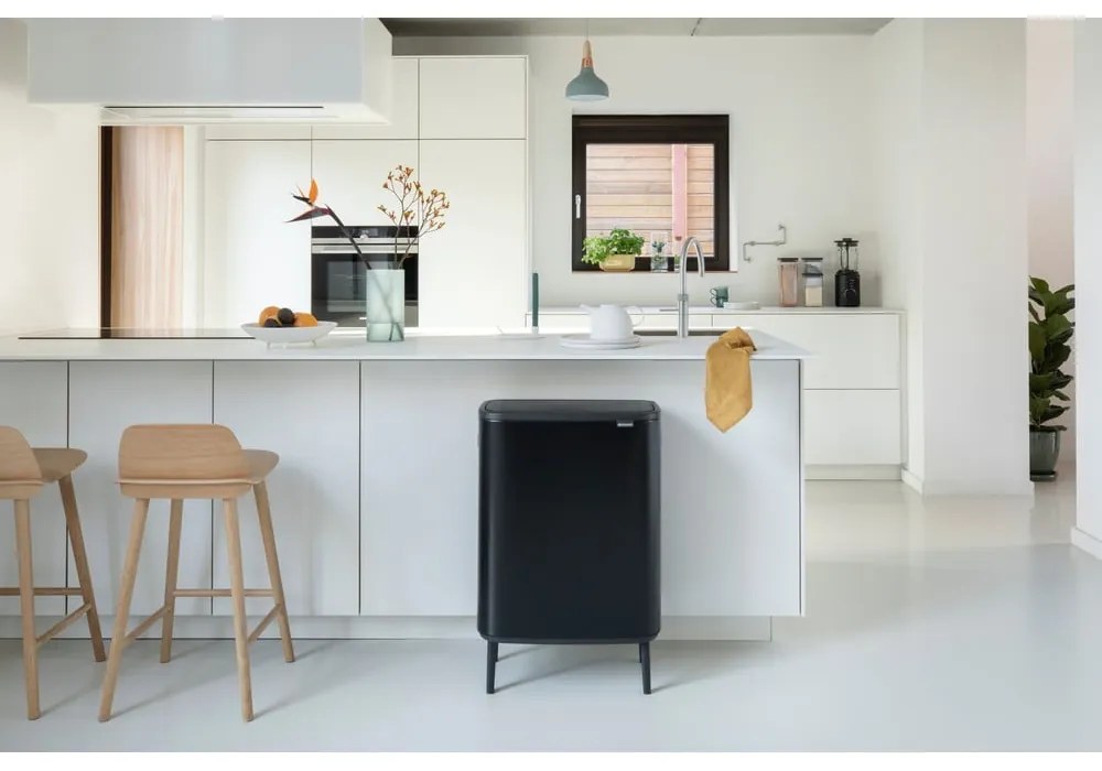 Stalowy kosz na śmieci do segregacji odpadów otwierany na dotyk w kolorze matowej czerni 60 l Bo Touch Bin Hi – Brabantia