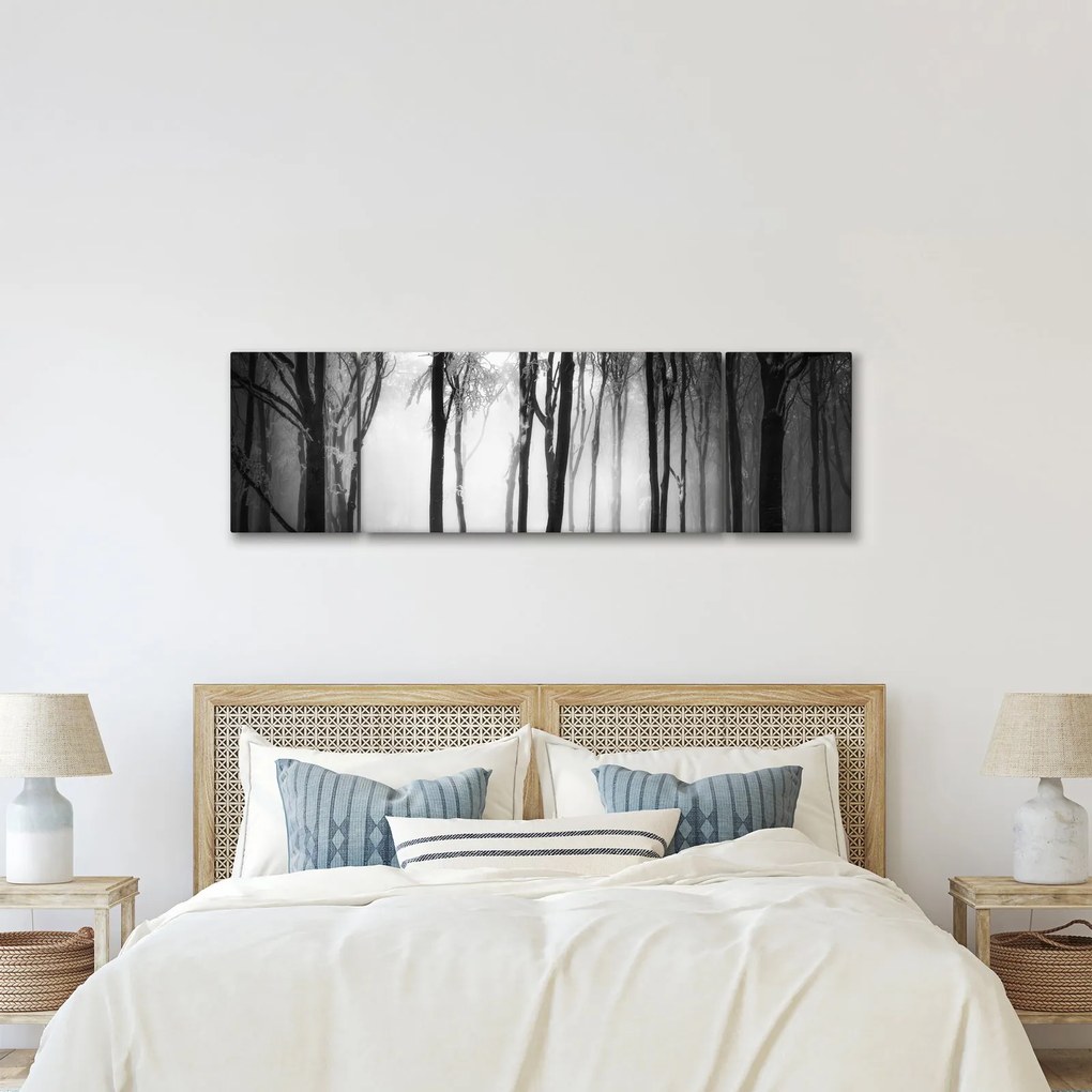 Obraz - Wilk w ciemnym lesie (170x50 cm)