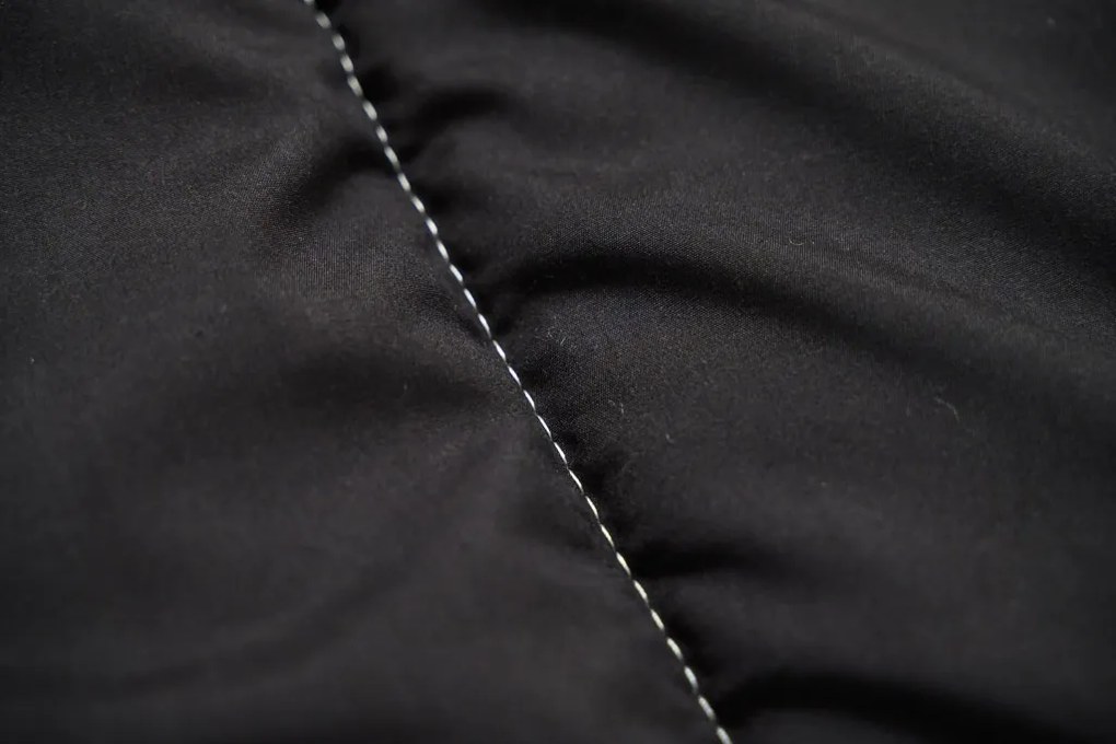 Całoroczna pikowana kołdra 140x200 cm z włókna pustego, czarna