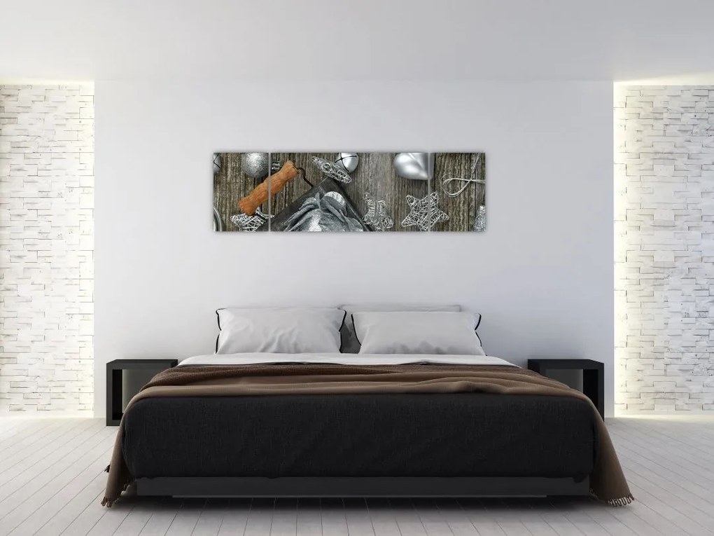 Obraz - srebrne ozdoby świąteczne (170x50 cm)