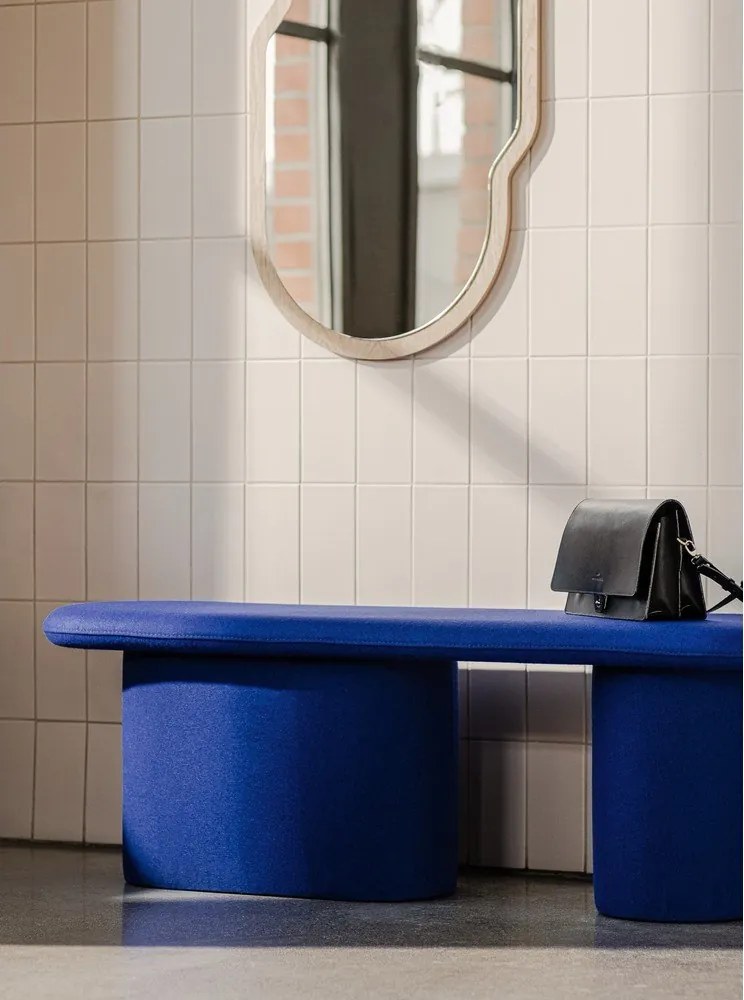 Niebieska wełniana tapicerowana ławka Rull – noo.ma