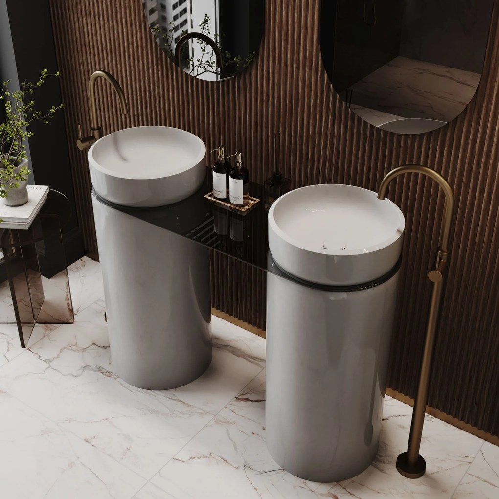 Dwie umywalki z konglomeratu wolnostojące okrągłe 85 x 40 cm RONA bez przelewu połączone półką szklaną | Różne kolory półki : Kolor szklanej półki - Zielony, Kolor umywalki RONA - Szary połysk, Podłączenie syfonu - Do podłogi