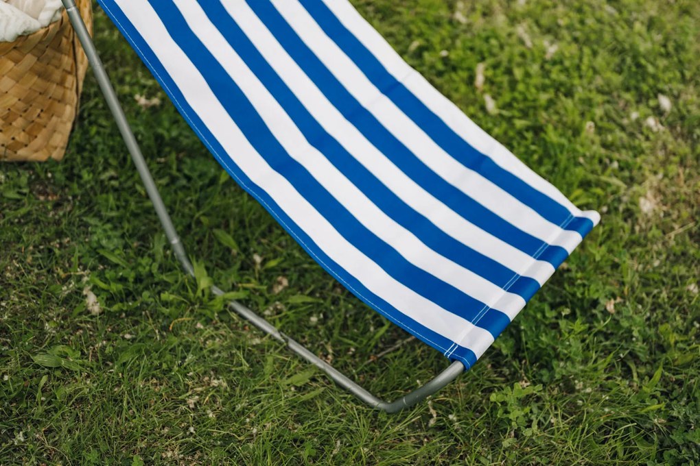 Składane leżak plażowy SAND, niebieskie paski