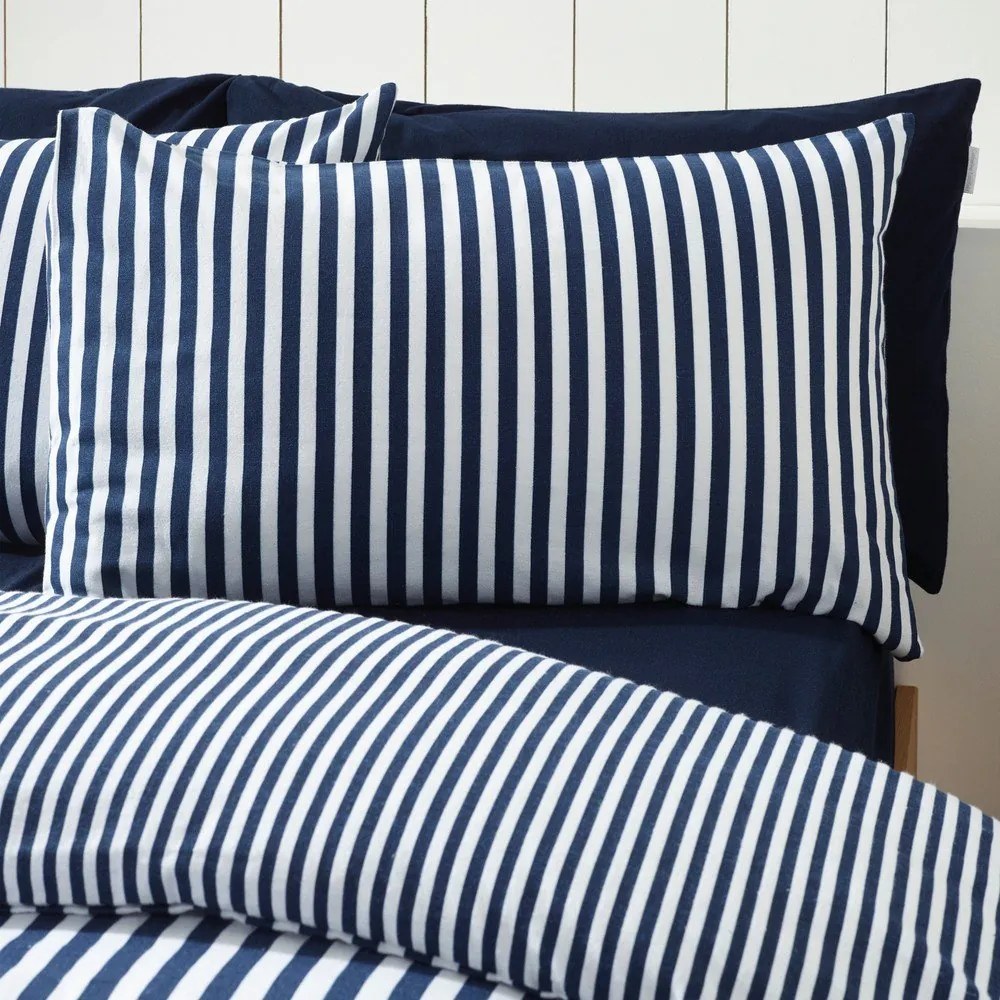 Ciemnoniebieska flanelowa pościel dwuosobowa 200x200 cm Stripe – Catherine Lansfield