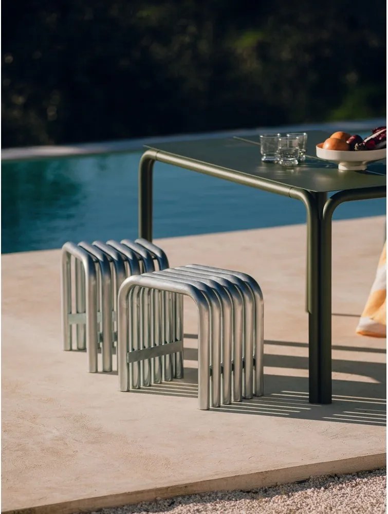 Metalowe krzesło ogrodowe w kolorze srebra Nokk – noo.ma