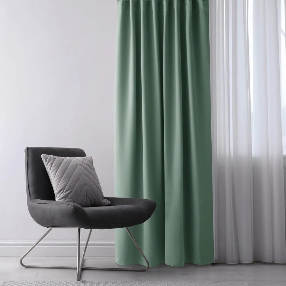 Jasnozielona zasłona zaciemniająca 140x245 cm Eyelets – Restilo