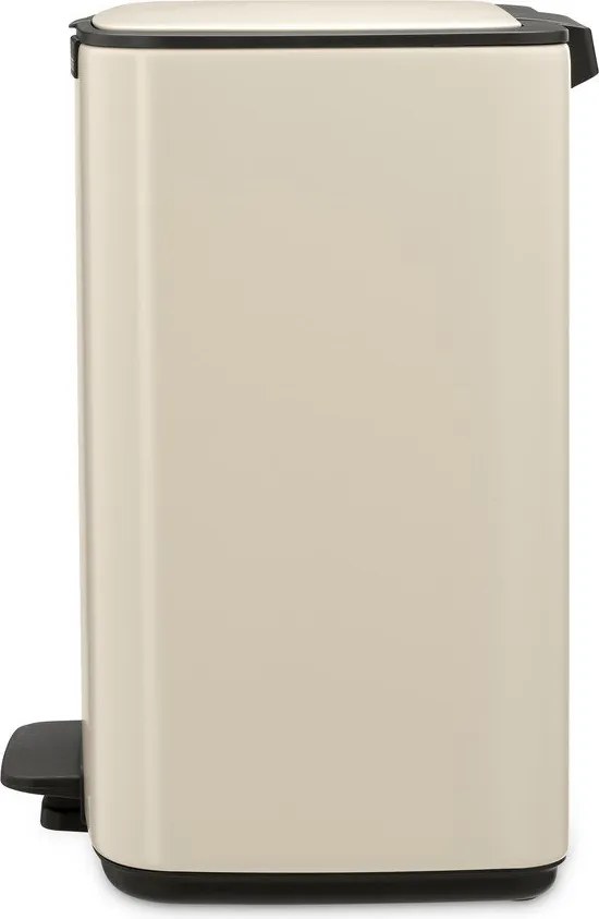 Beżowy stalowy kosz na śmieci z pedałem 12 l Bo – Brabantia