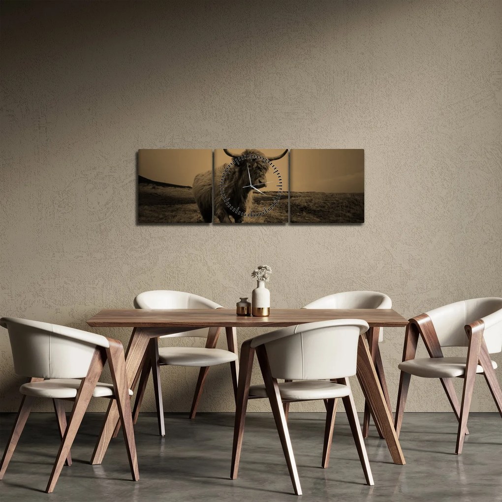 Obraz - Szkocka krowa na wolności (z zegarem) (90x30 cm)