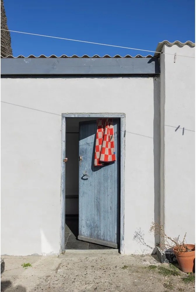 Pomarańczowo-beżowy ręcznik z bawełny organicznej frotte 50x90 cm Retro – Mette Ditmer Denmark