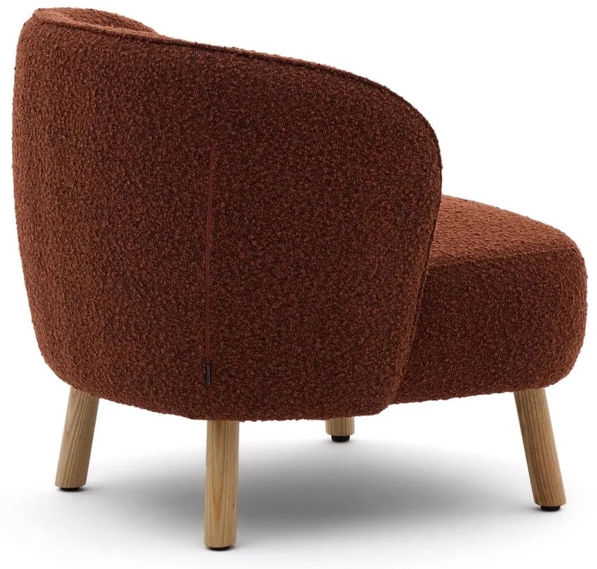 Fotel z materiału bouclé w kolorze terakoty Ulit – Kave Home