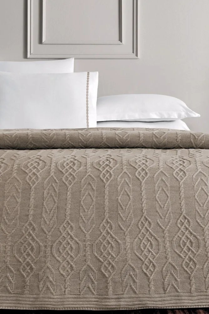 Wełniana narzuta na łóżko PETRA w opakowaniu prezentowym z poduszkami Brązowy Zestaw na łóżko dwuosobowe