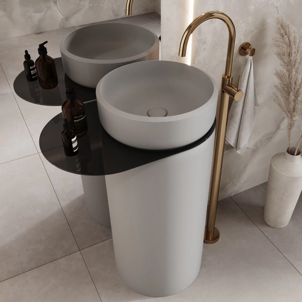 Umywalka z konglomeratu wolnostojąca okrągła z półką szklaną 85 x 40 cm RONA bez przelewu | Różne kolory półki : Kolor szkła - Czarny, Kolor umywalki RONA - Szary matowy, Podłączenie syfonu - Do podłogi, Półka - Szklana