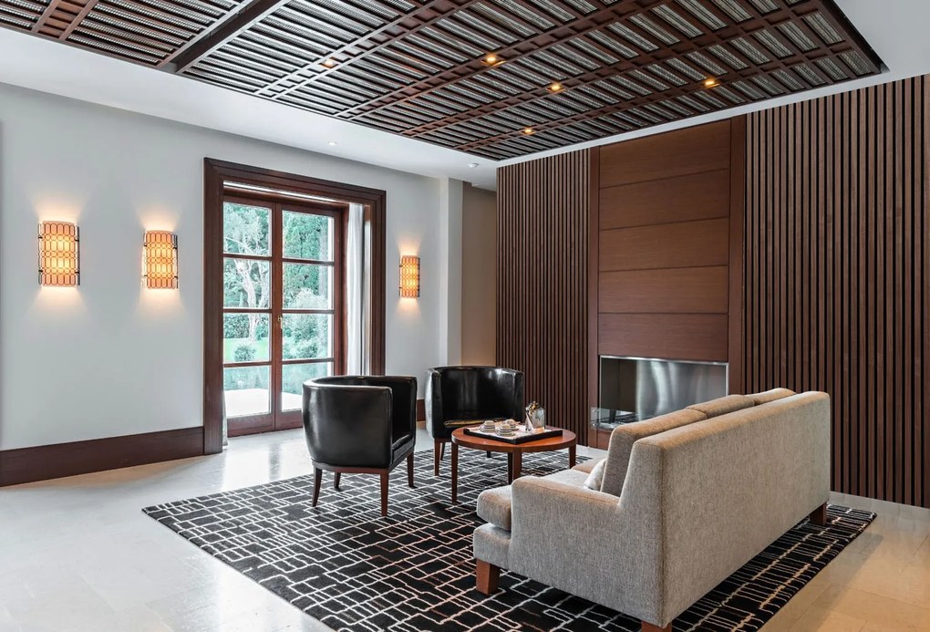 Drewniany panel akustyczny, 2400 x 600 mm, czarny podkład, orzech