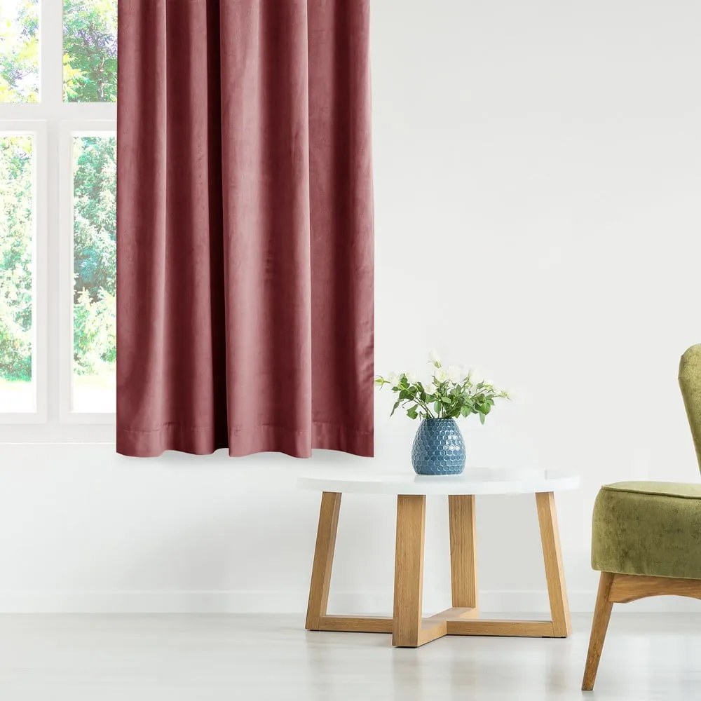 Różowa aksamitna zasłona częściowo zaciemniająca (dimout) 140x245 cm Eyelets – Restilo