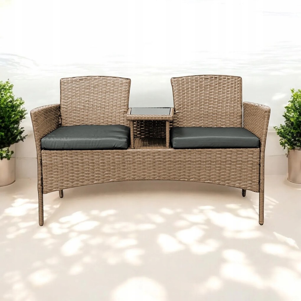 Meble ogrodowe Ratina NM-03, dwuosobowa sofa ze stolikiem, kolor naturalny, poduszki szare