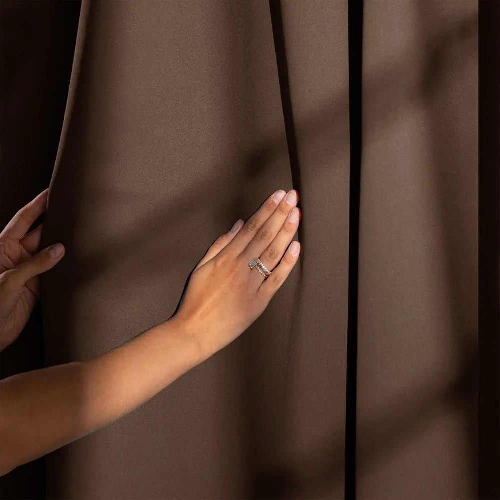 Brązowa zaciemniająca zasłona termiczna 140x245 cm Pleat – Restilo