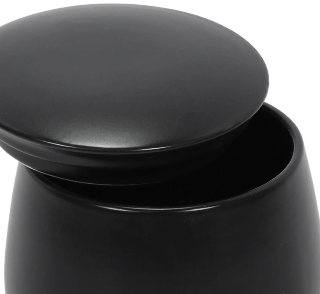 Porcelanowa cukiernica z pokrywką