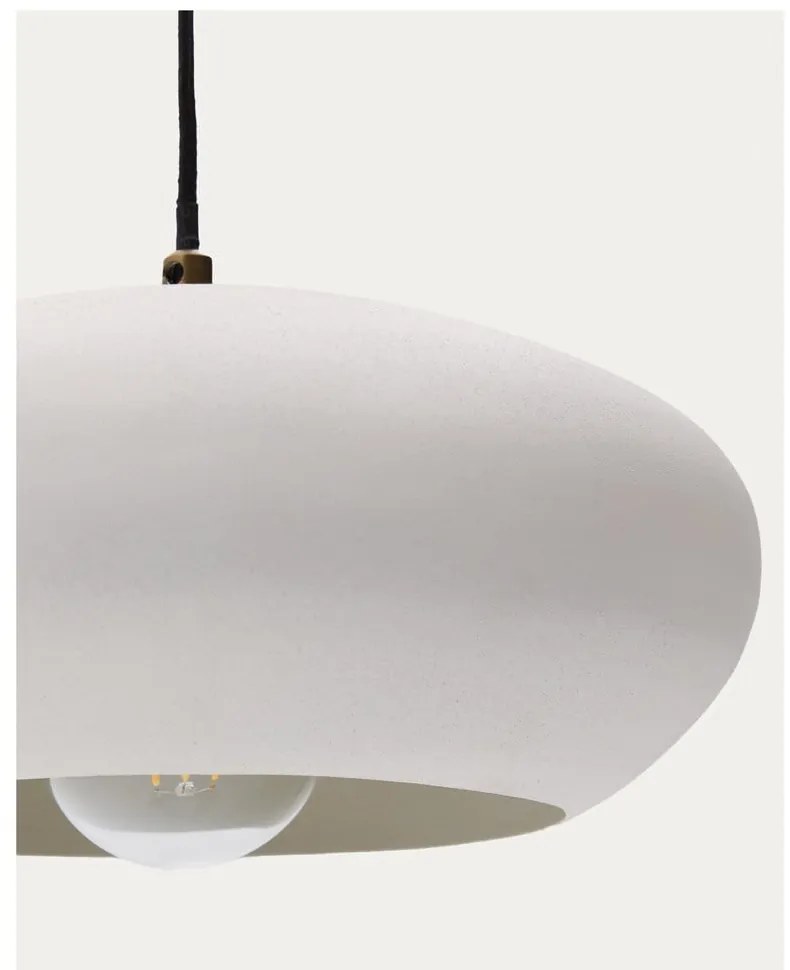 Biała lampa wisząca z metalowym kloszem ø 40 cm Inda – Kave Home