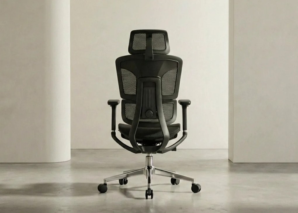 Fotel biurowy Ergo Omega czarny oferuje maksymalny komfort i nowoczesny design! Regulacja lędźwiowa, podłokietniki 4D, oddychająca siatka Mesh i chromowana podstawa. Idealny do pracy.