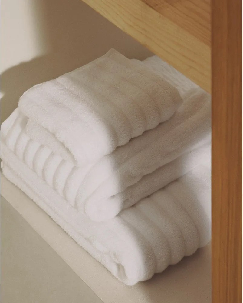 Biały bawełniany ręcznik kąpielowy frotte 70x140 cm Navira – Kave Home