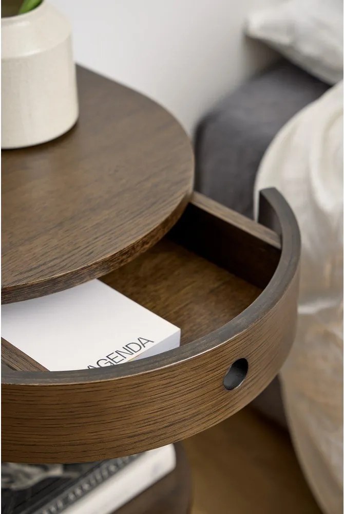 Szafka nocna w dekorze dębu w ciemnym naturalnym kolorze Paron – Actona