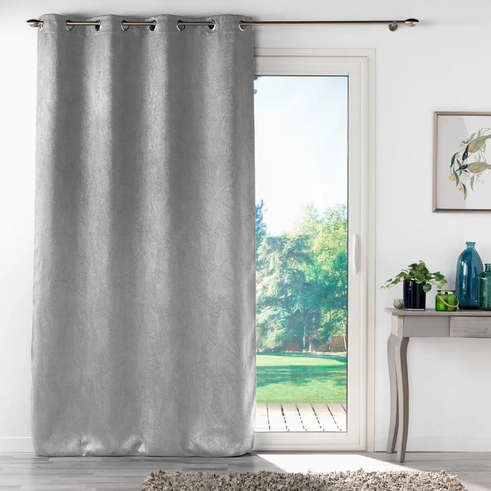 Jasnoszara aksamitna zasłona zaciemniająca 135x280 cm Melodie – douceur d'intérieur