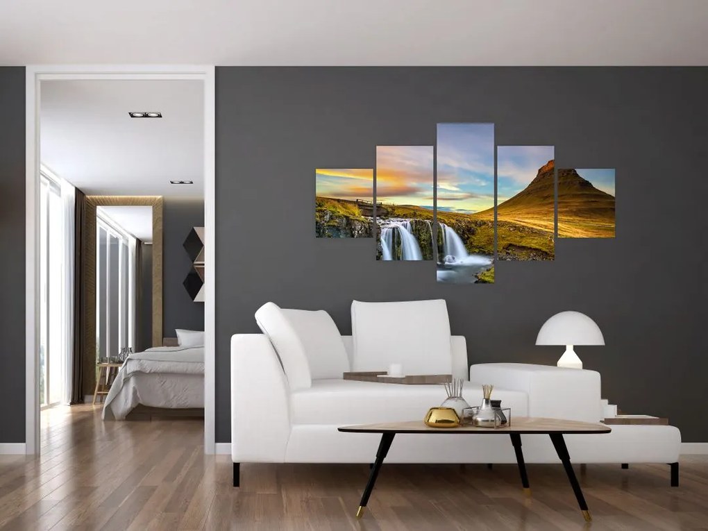 Zdjęcie góry i wodospadów na Islandii (125x70 cm)