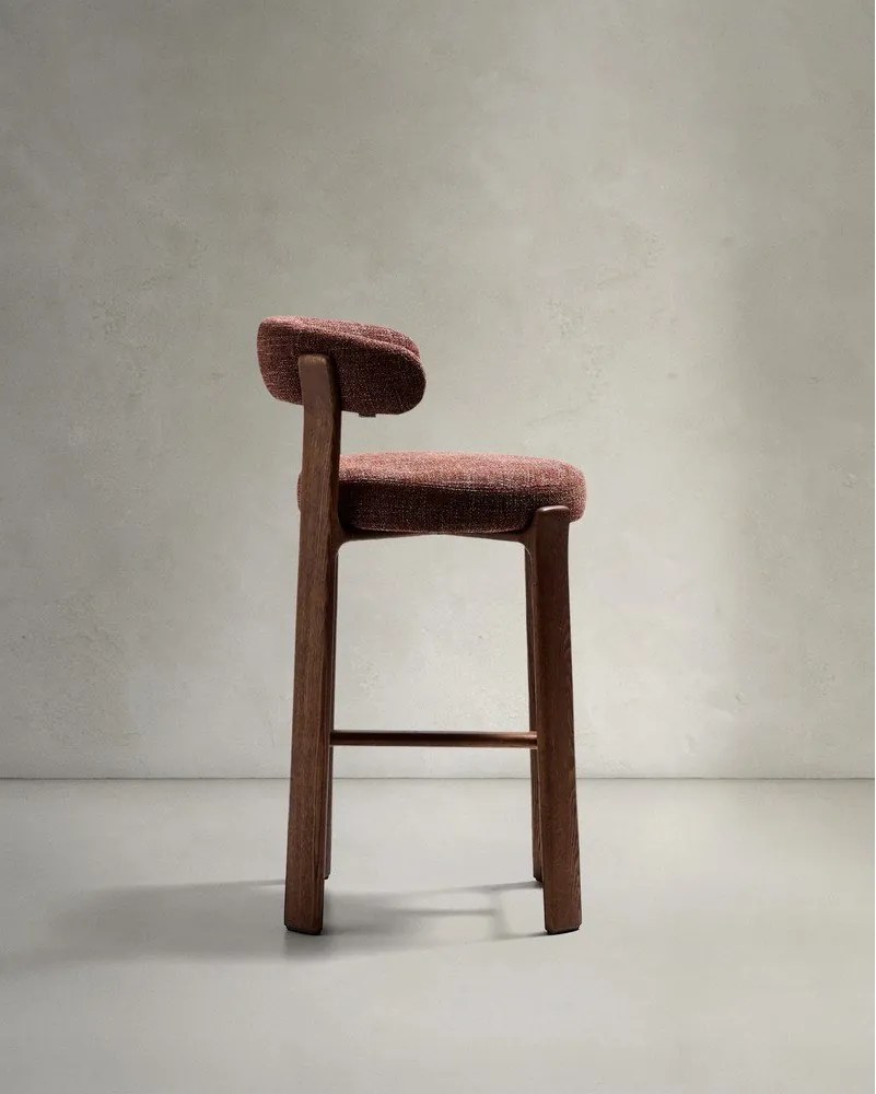 Hoker w kolorze brązowo-ciemnonaturalnym z litego drewna jesionowego (wysokość siedziska 75 cm) Granite – Kave Home