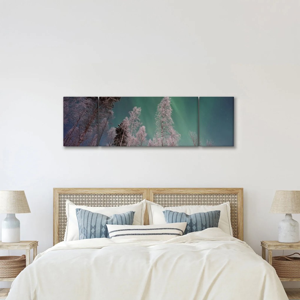 Obraz zorzy polarnej nad zamarzniętymi drzewami (170x50 cm)