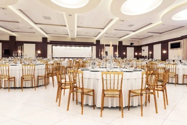 Designerskie krzesło eventowe do restauracji Opera