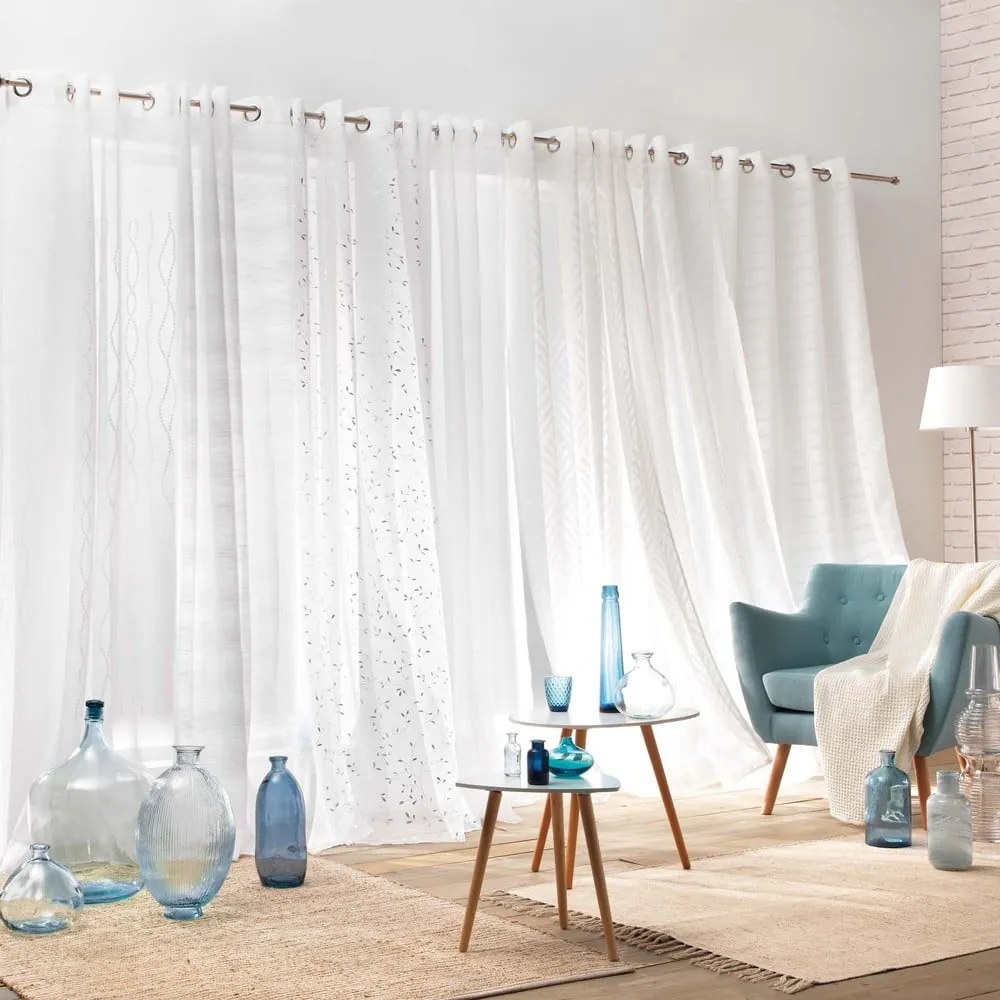 Firanka z woalu w biało-srebrnym kolorze 140x240 cm Floressia – douceur d'intérieur