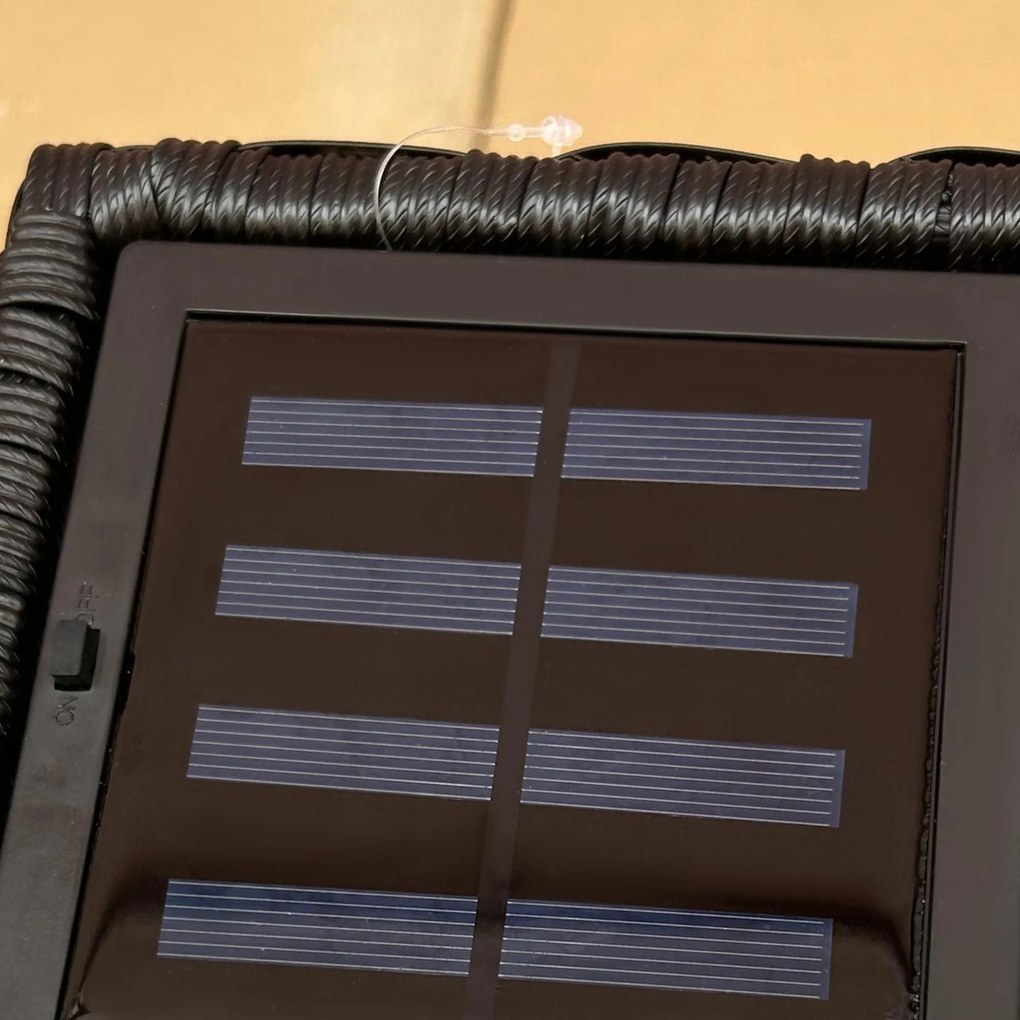 Outsunny Lampa Solarna Ogrodowa Rattan Wodoodporna z Czujnikiem Światła Stal Czarny 155x155x46cm | Aosom PL