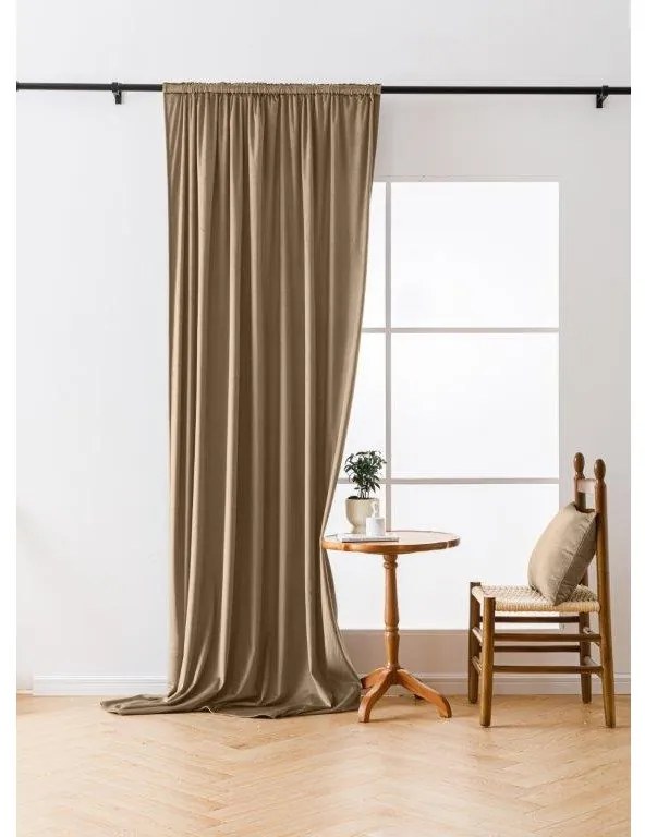 Jasnobrązowa zasłona zaciemniająca VELVET 140x250 cm Zawieszanie: Metalowe pierścienie