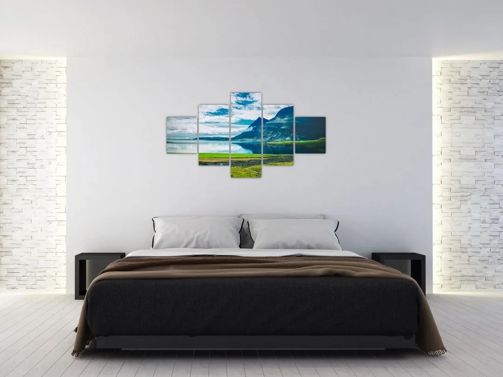 Obraz jeziora z górami (125x70 cm)