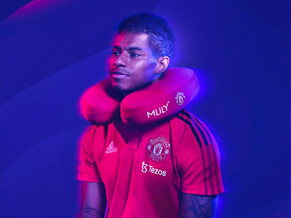 Poduszka podróżna MLILY Manchester United 34x29x10 cm