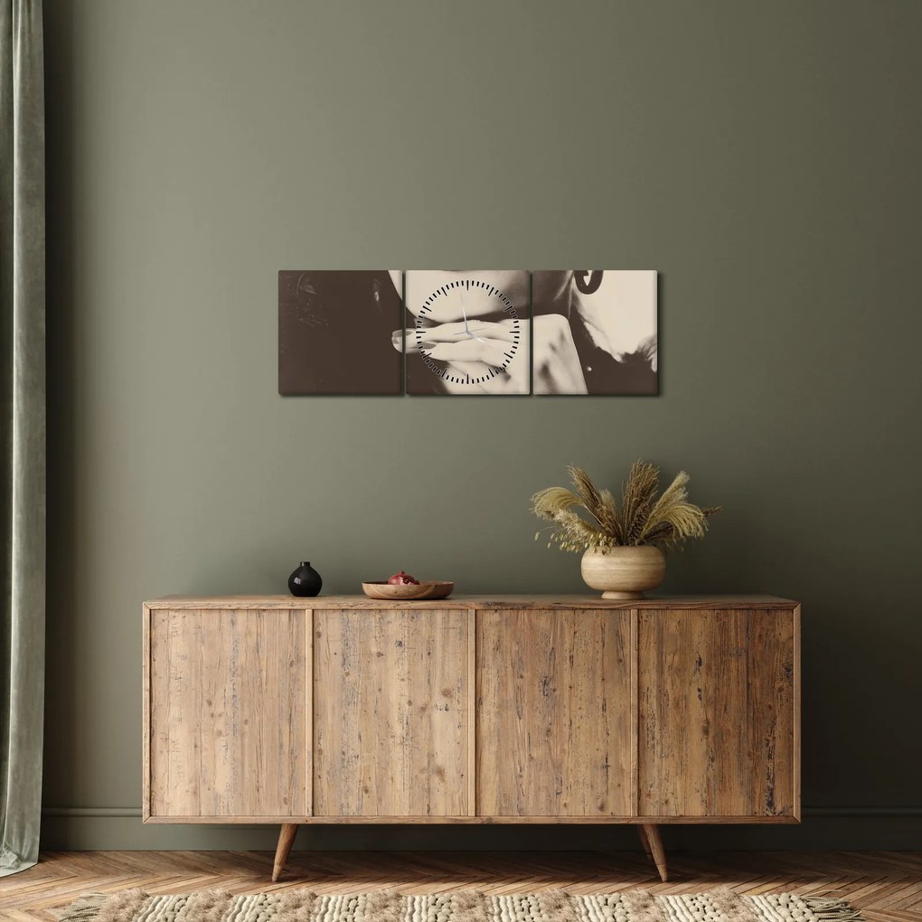 Obraz - Vintage zdjęcie kobiety (z zegarem) (90x30 cm)
