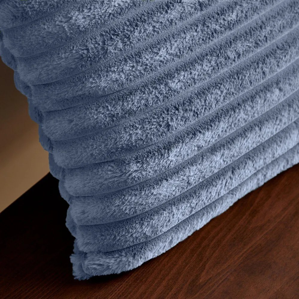 Poduszka dekoracyjna z mikropluszu 45x45 cm Cosy Ribbed – Catherine Lansfield